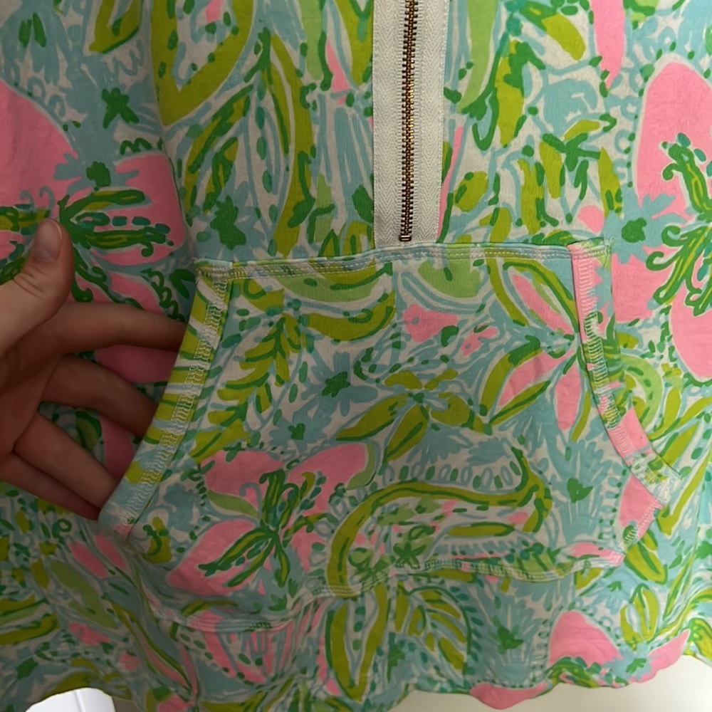Lilly Pulitzer pullover - Picture 3 of 4
